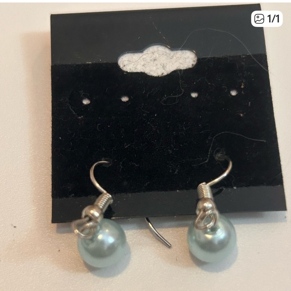 Earring bundle - Picture 2 of 3